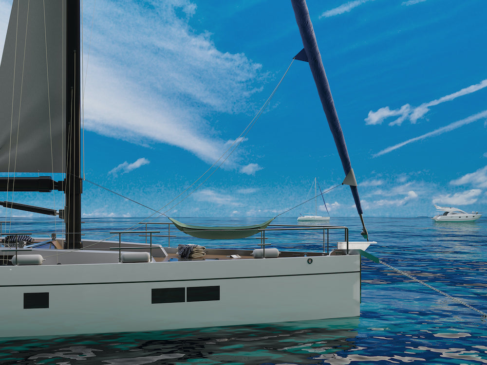 Rendering einer Hängematte, die mit der Fockmanschette zwischen Mast und Bug einer modernen Segelyacht befestigt ist – ideal zum Relaxen auf dem Wasser